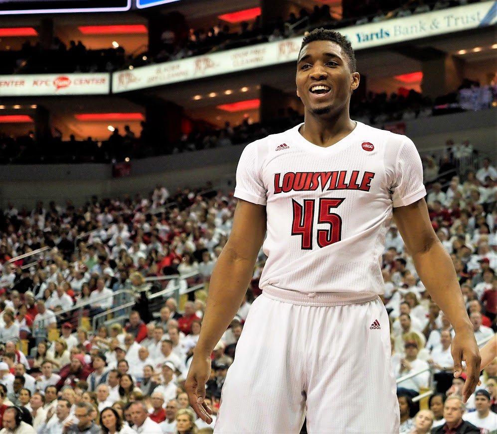 与季后赛悬 与季后赛悬