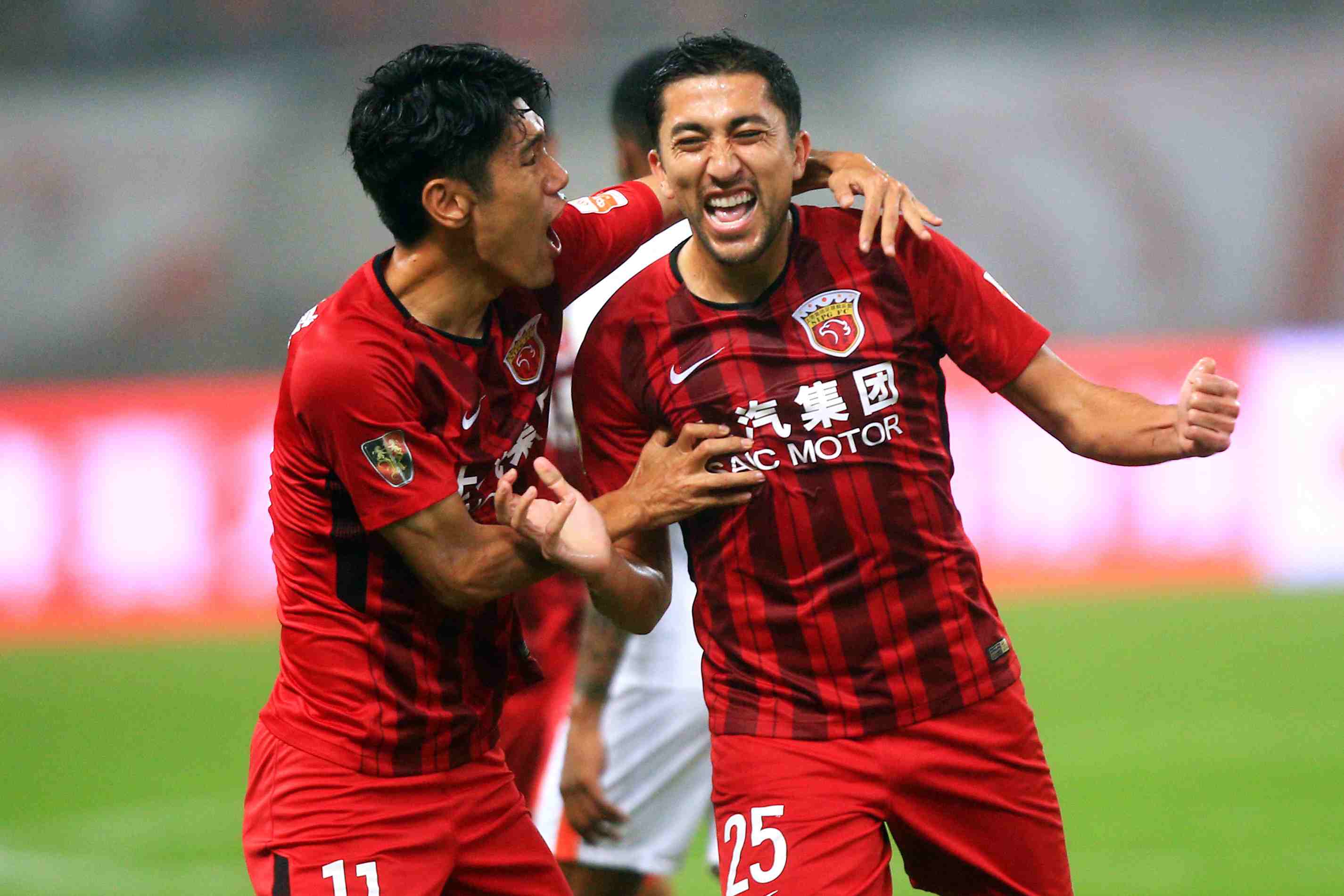 行的双重影 行的双重影